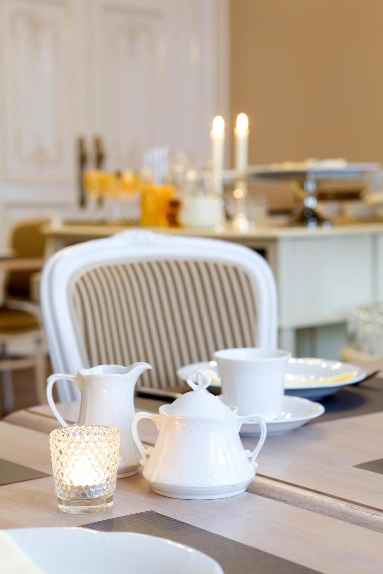 Charme Hotel Hancelot Гент Ресторант снимка